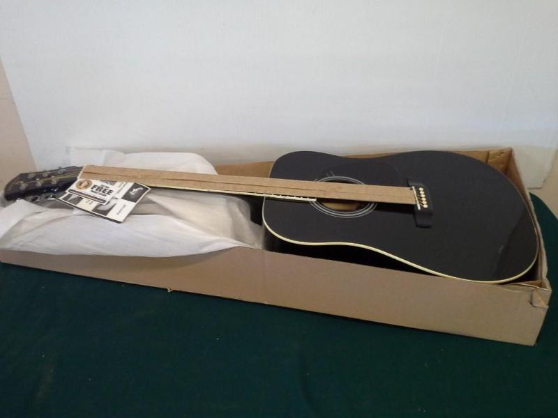 lot 332 image: INDIANA,  scout-bk, guitar.