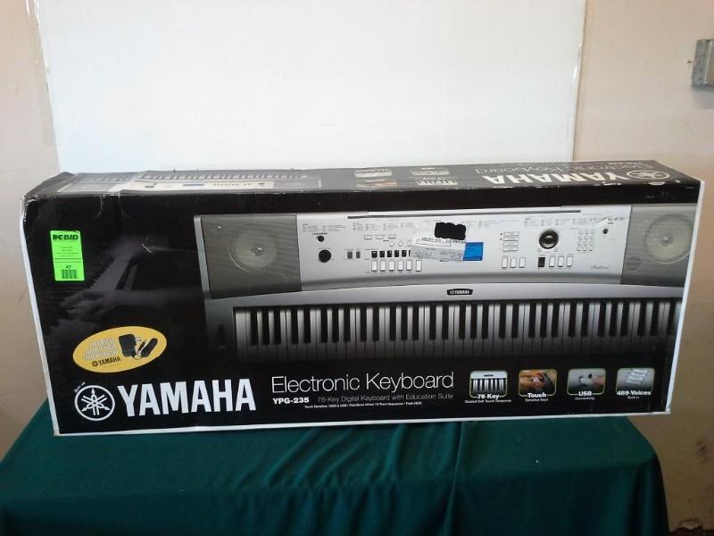 lot 47 image: Yamaha Electronic Keyboard model YP...