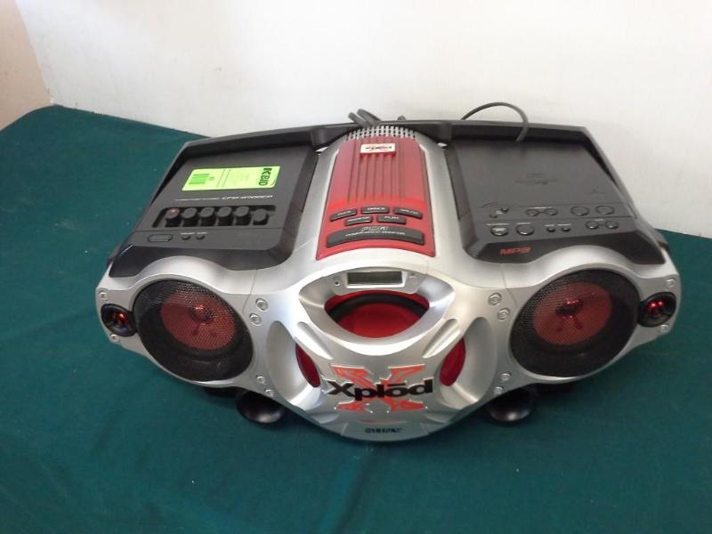 lot 69 image: Sony Xplod CD Radio Cassette-cord...