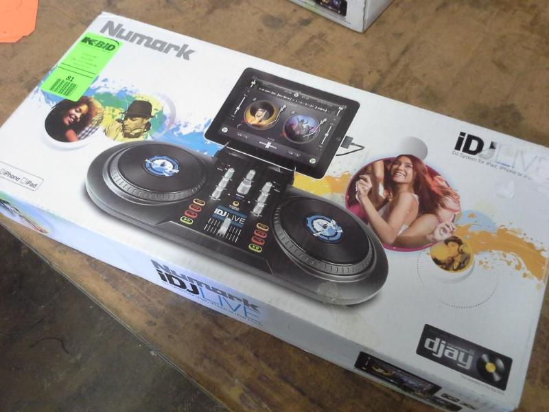 lot 81 image: Numark iDJLIVE DJ System for iPad, ...