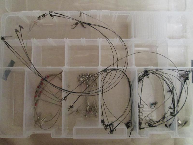 lot 59 image: Lot of leaders in a case from Cabel...