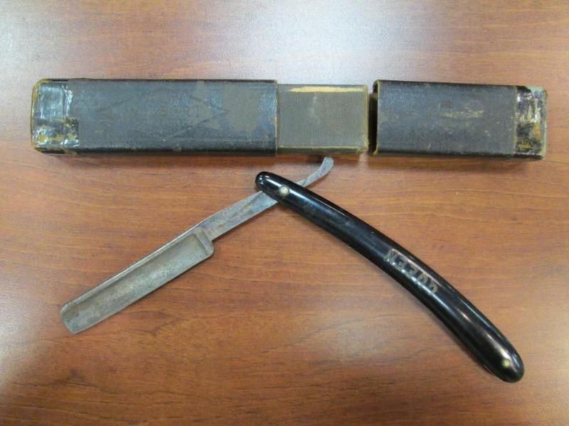 lot 83 image: Vintage straight razor made by Wilb...