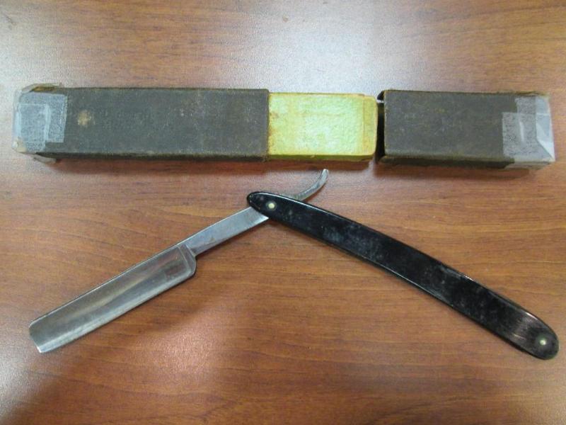 lot 84 image: Vintage straight razor made by Alfr...