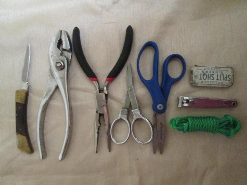lot 94 image: Lot of miscellaneous fishing tools....