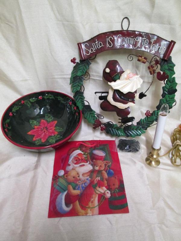 lot 99 image: Lot of miscellaneous Christmas dcor...