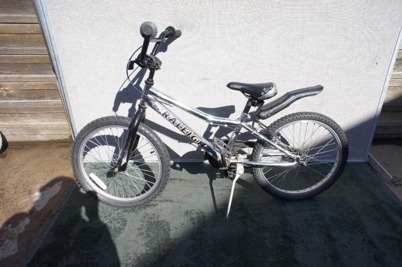 lot 18 image: Raleigh Black with silver stars chi...