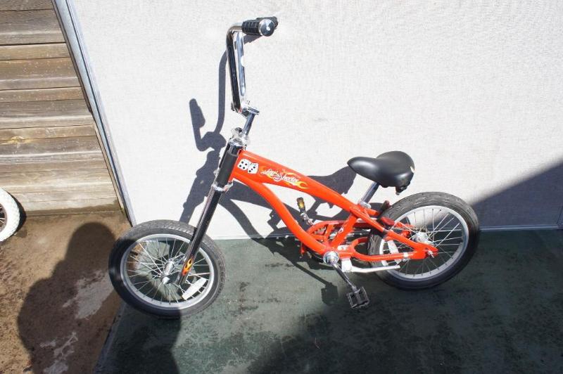 lot 20 image: Red Lil Shooter Hot Rod Childs Bik...