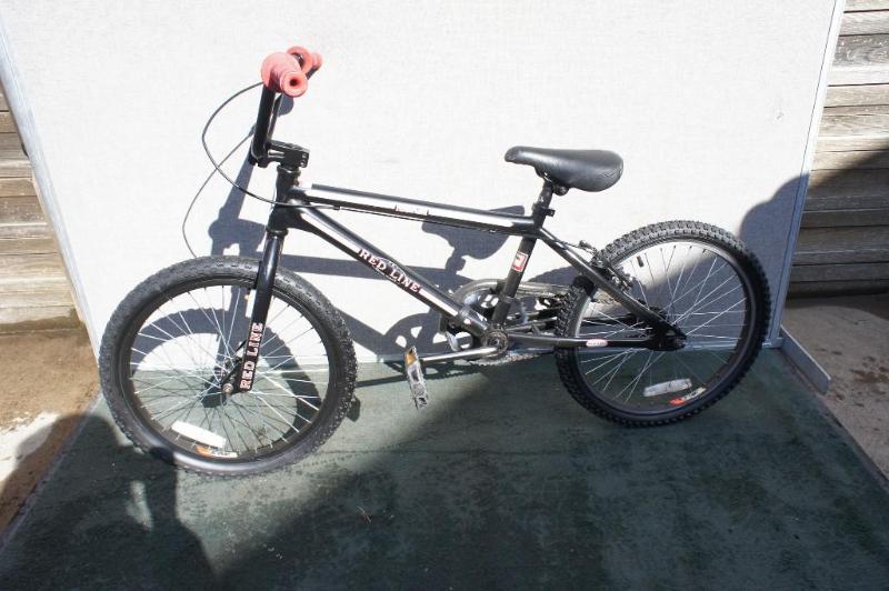lot 22 image: TNT Red Line Childs bike black with...
