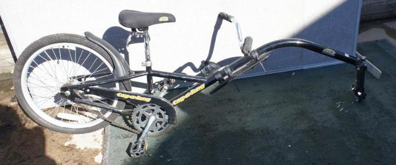 lot 33 image: Tag Along Bike attachment. Please s...