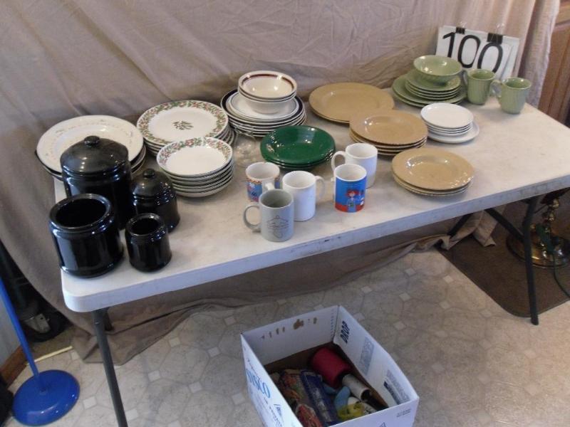 lot 100 image: Lot of Assorted Dishes and Kitchen ...