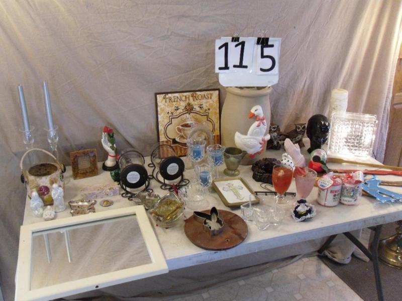 lot 115 image: Large Lot of Assorted Household Dec...