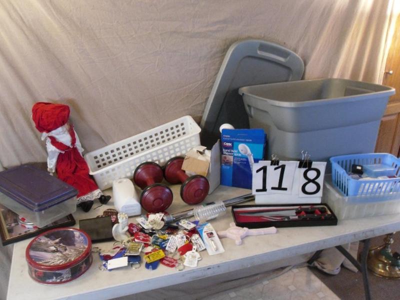 lot 118 image: Lot of Assorted Household Items in ...