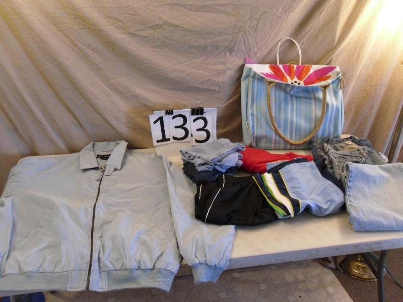 lot 133 image: Like new Weathercast XL jacket, gym...