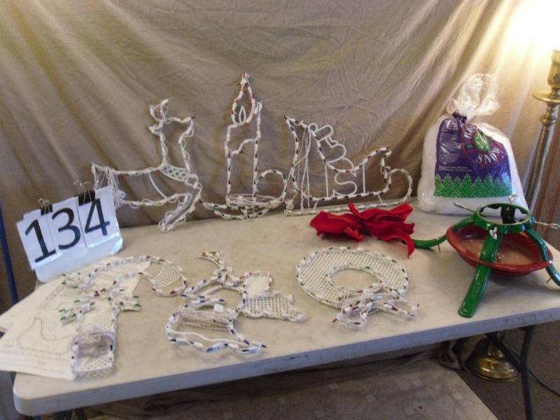 lot 134 image: Lot ofChristmas. 6 lighted window h...