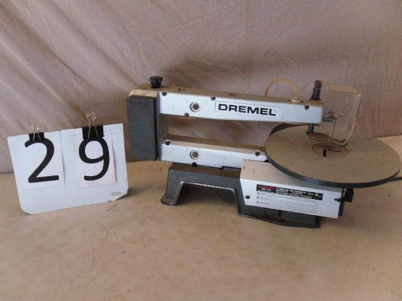 lot 29 image: Dremel Scroll Saw. 16. Model 1671....