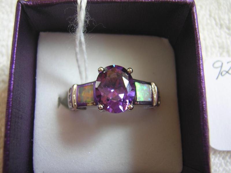 lot 40 image: Beautiful silver ring. Stamped 925....
