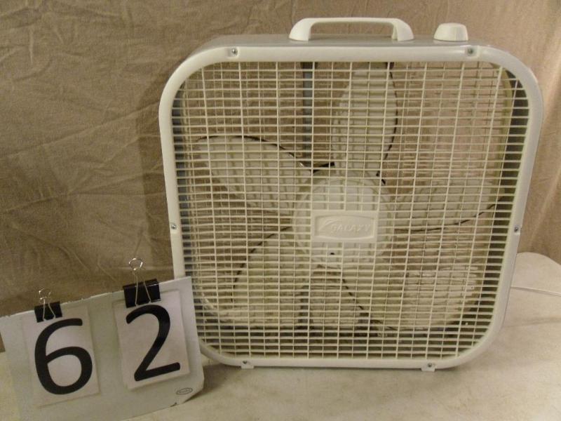 lot 62 image: Galaxy 3 Speed 20 Box Fan. Tested ...