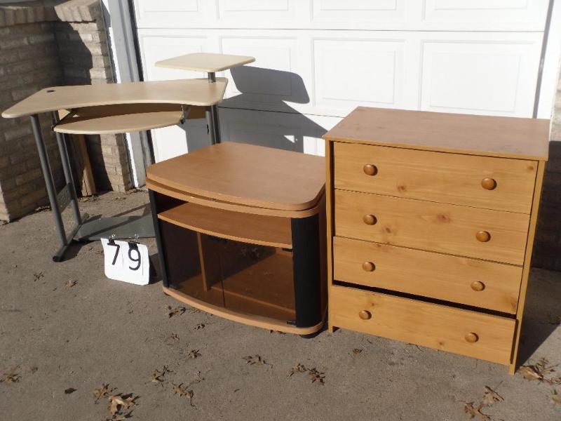 lot 79 image: 4 Drawer Dresser, Swivel Top TV Sta...