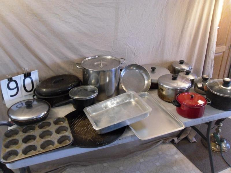 lot 90 image: Large Lot of Assorted Pots and Pans...