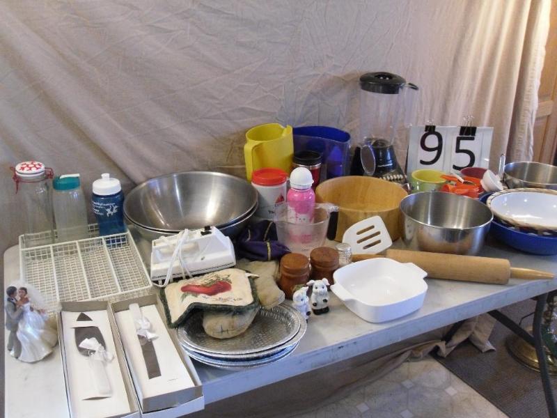 lot 95 image: Lot of Assorted Kitchen Items. SS B...