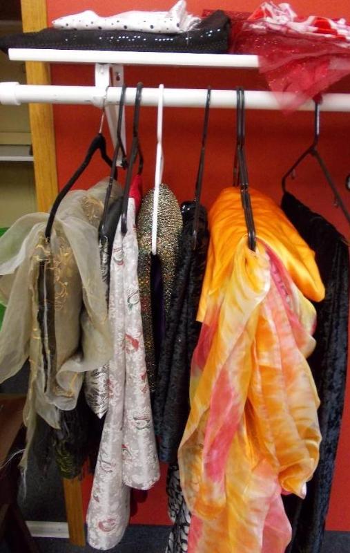 Large Variety Of Fabrics &amp Tabl...