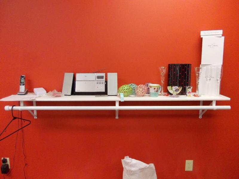 6 White Shelf &amp Rod BUYE...