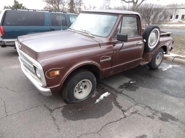 lot 1 image: 1969 Chevy Cheyenne Super 10 truck....