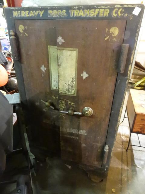 lot 11 image: Halls safe and lock company. Safe o...