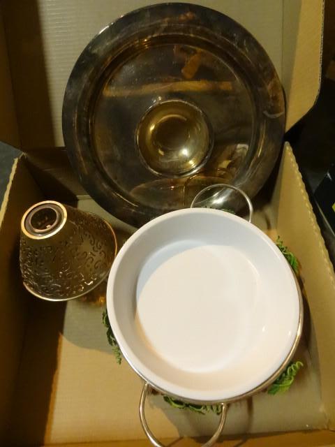 lot 119 image: Tea light lamp. Chip and dip tray. ...