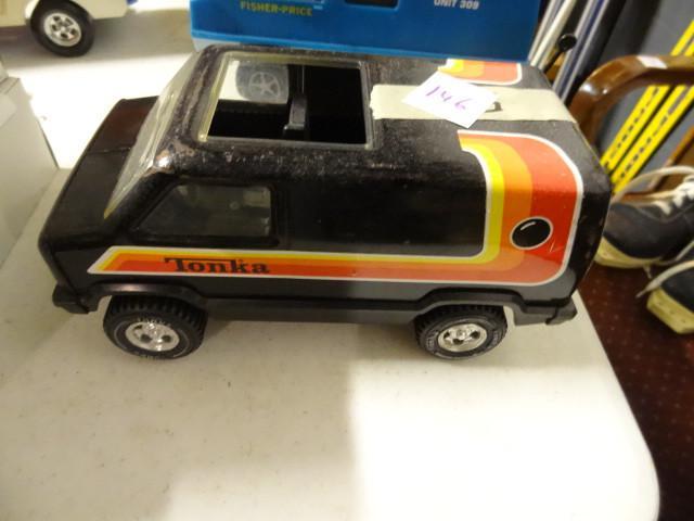 lot 146 image: Vintage Tonka metal van....