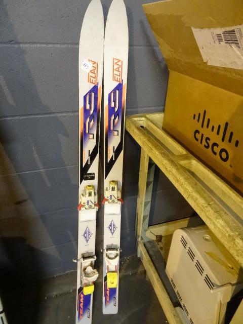 lot 163 image: Elan kids skis...
