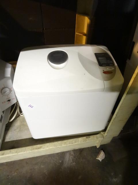 lot 166 image: Panasonic SD-YD205 bread maker....