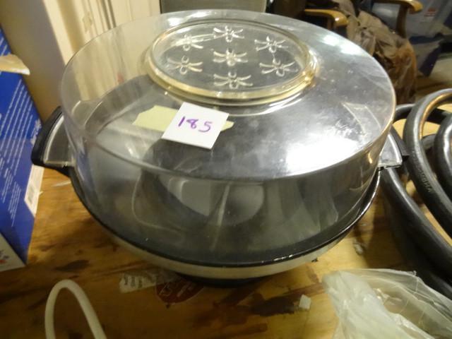 lot 185 image: Popcorn popper. No cord...