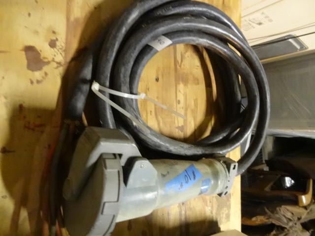 lot 190 image: Heavy duty 4 wire cord with outlet...
