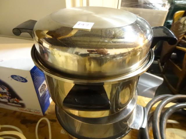 lot 197 image: Brand new cook pot with lid...