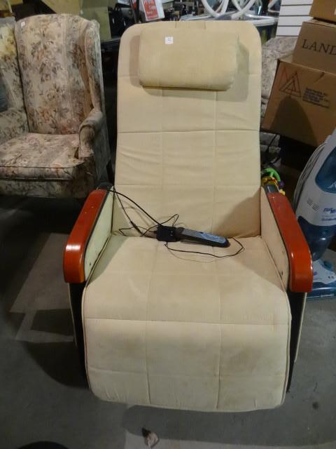 lot 21 image: Heated massage chair....
