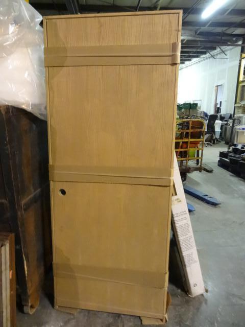 lot 214 image: 32 x 60 oak hollow core door. New...