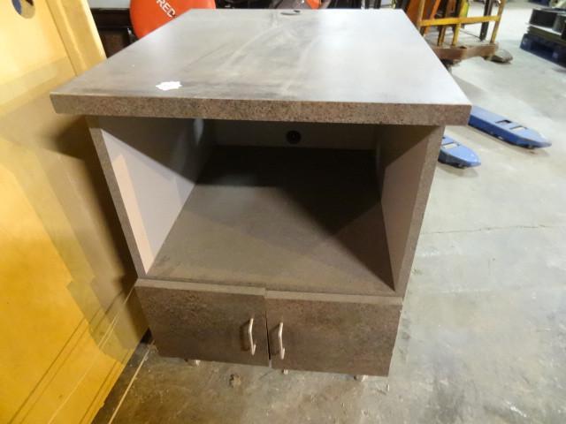 lot 215 image: Laminate cabinet. Open storage and ...