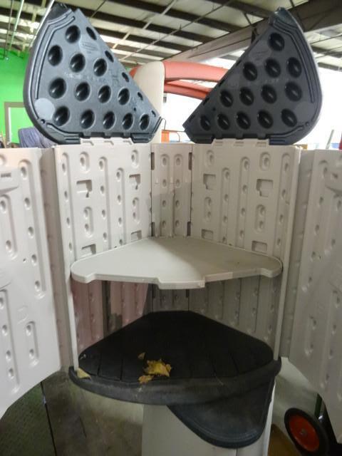 lot 222 image: Rubbermaid poly storage unit....