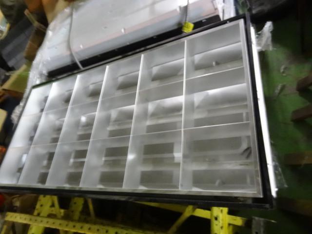 lot 224 image: 2 x 4 flourescent light. Aluminum g...