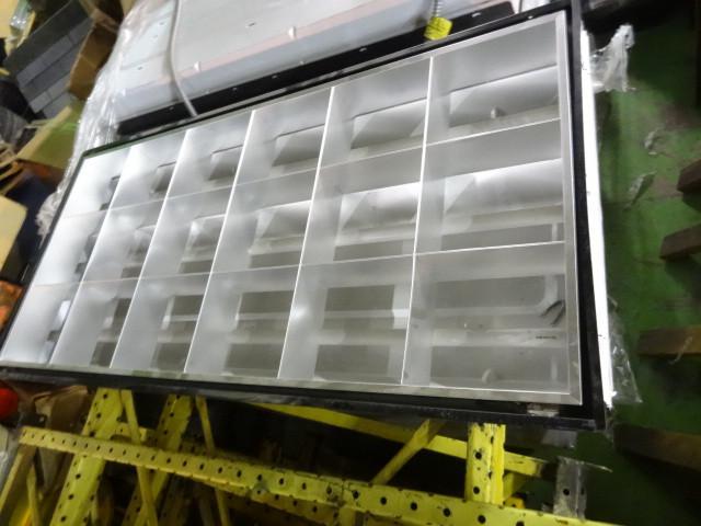 lot 225 image: 2 x 4 flourescent light. Aluminum g...