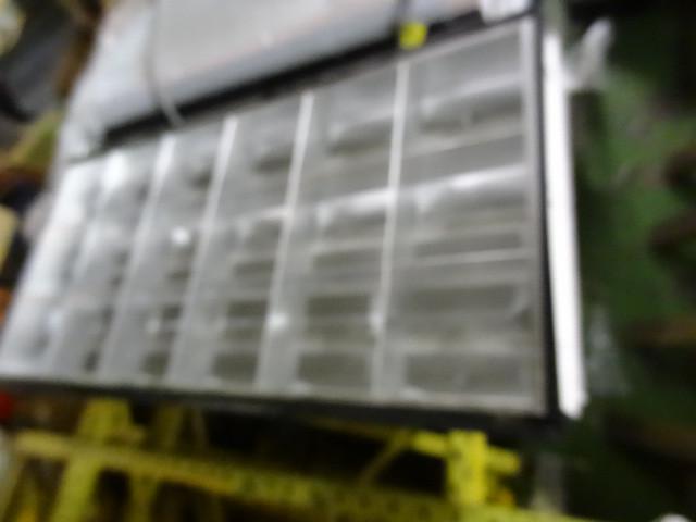 lot 226 image: 2 x 4 flourescent light. Aluminum g...