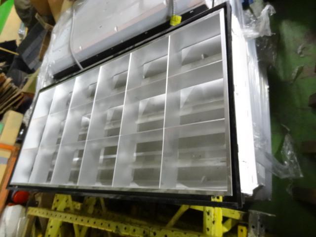 lot 228 image: 2 x 4 flourescent light. Aluminum g...