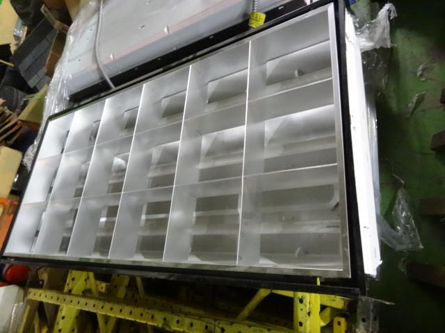 lot 229 image: 2 x 4 flourescent light. Aluminum g...