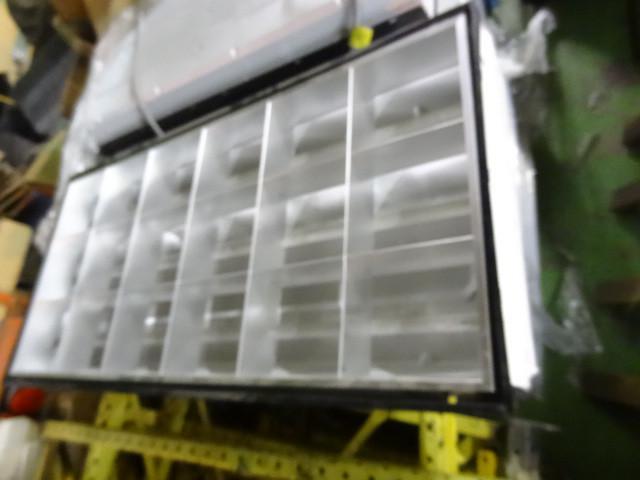 lot 230 image: 2 x 4 flourescent light. Aluminum g...