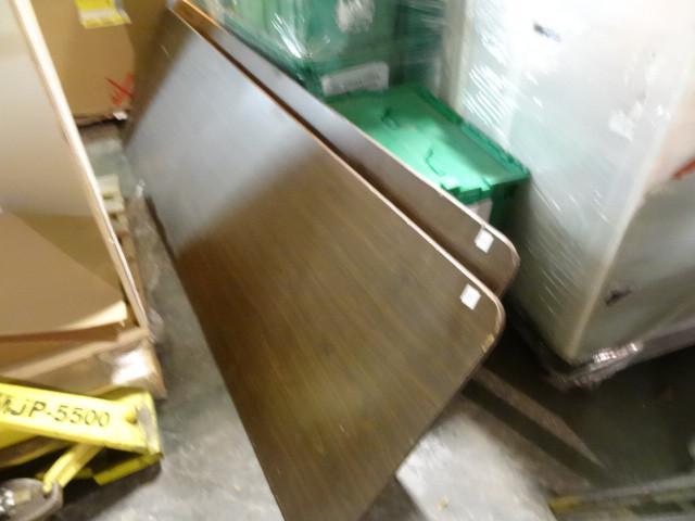 lot 29 image: 8 folding table...