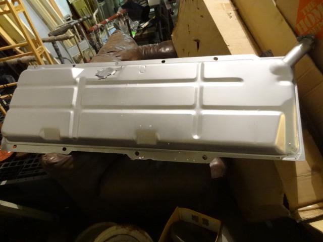 lot 3 image: 32 - 5922 new fuel tank for chevy t...