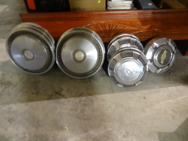 lot 4 image: Vintage Chevrolet Hub caps...