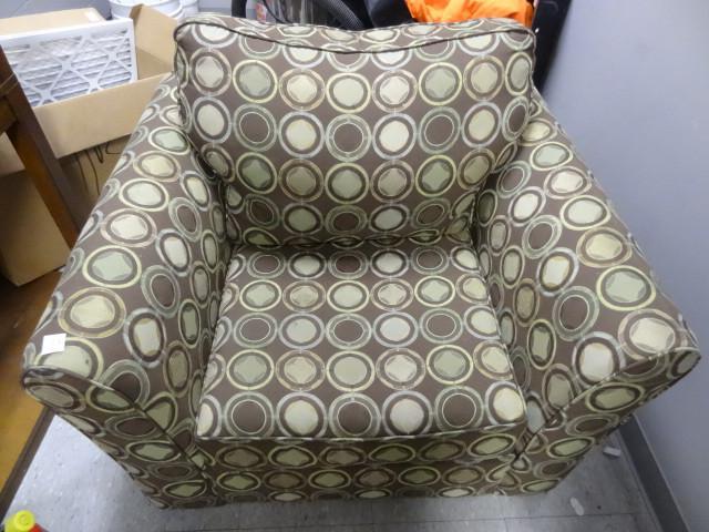 lot 45 image: Sofa chair. No rips or tares....