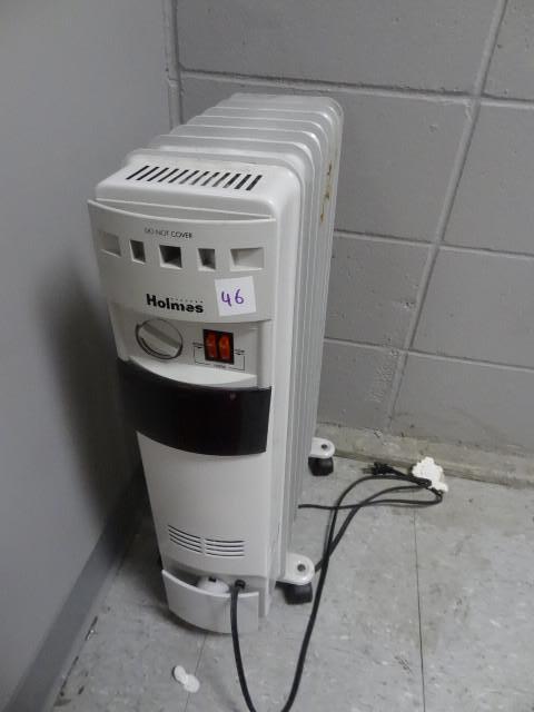 lot 46 image: Holmes oil heater...